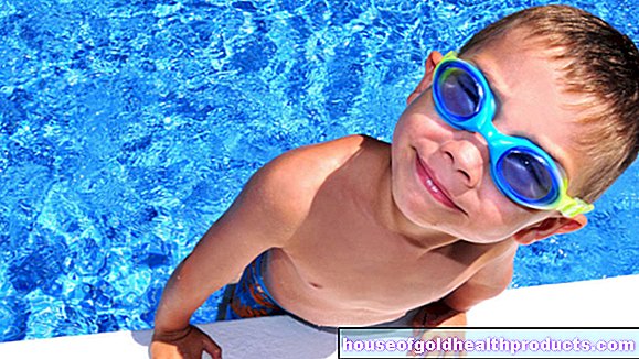 occhi - Germi da piscina: pericolo per gli occhi