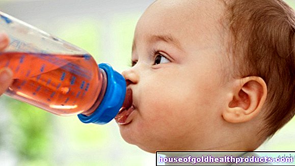 Bebé niño - Se planea la prohibición del azúcar en los tés para niños