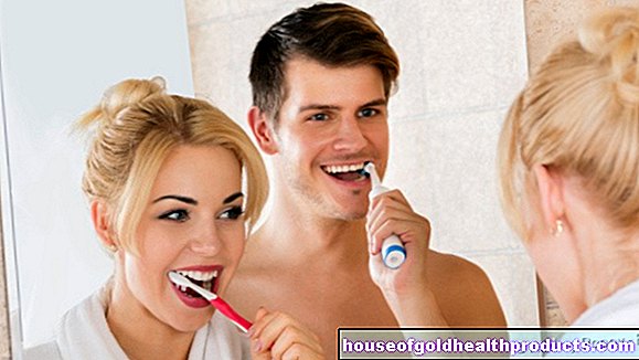 العناية بالأسنان - العناية بالأسنان: هل تنظف بالفرشاة كهربائيا بشكل أفضل؟